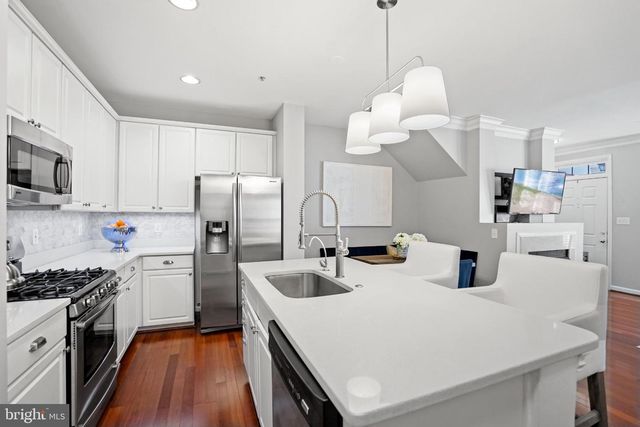 5087 DONOVAN DR, Alexandria, VA 22304