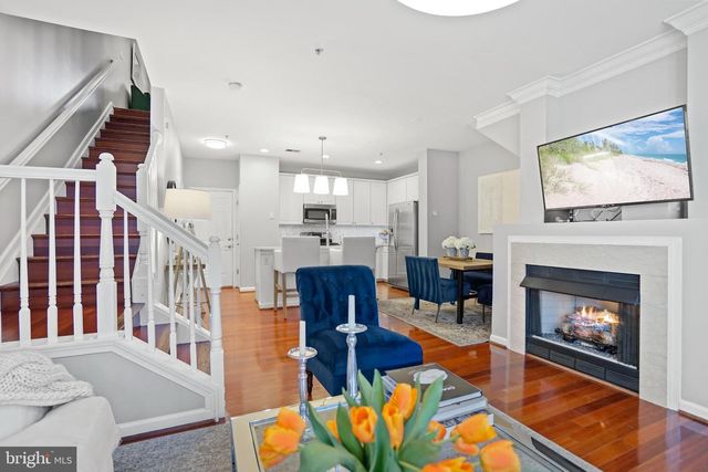 5087 DONOVAN DR, Alexandria, VA 22304