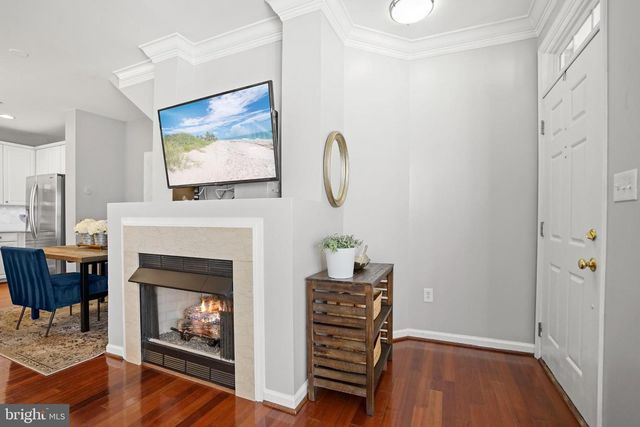 5087 DONOVAN DR, Alexandria, VA 22304