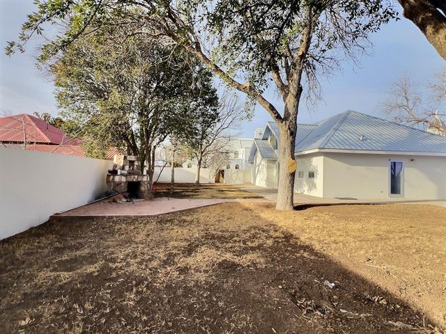 121 W Lincoln St, Marfa, TX 79843