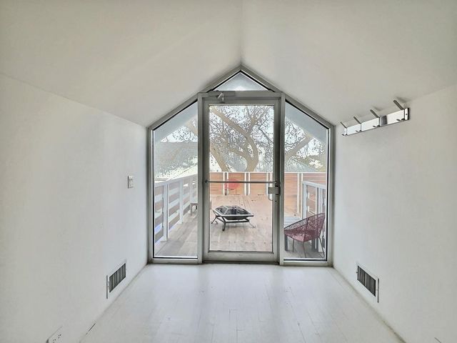 121 W Lincoln St, Marfa, TX 79843