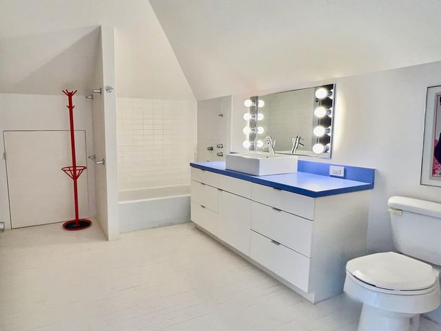 121 W Lincoln St, Marfa, TX 79843