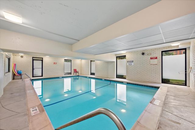 3900 N PINE GROVE Avenue 910, Chicago, IL 60613