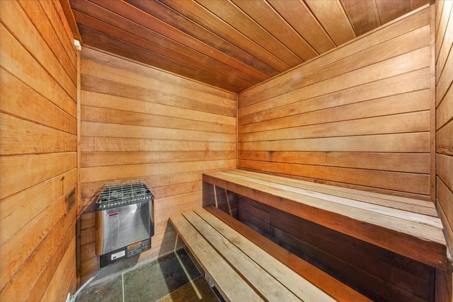 3900 N PINE GROVE Avenue 910, Chicago, IL 60613