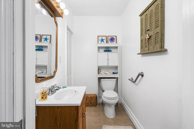 24 SYCAMORE ST, Hellertown, PA 18055