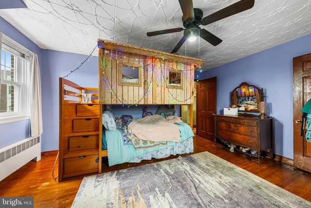 24 SYCAMORE ST, Hellertown, PA 18055