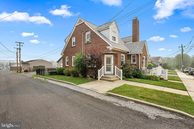 24 SYCAMORE ST, Hellertown, PA 18055