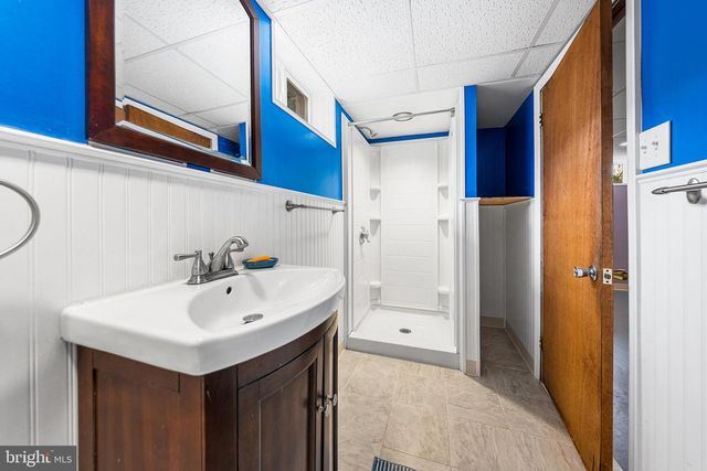 24 SYCAMORE ST, Hellertown, PA 18055