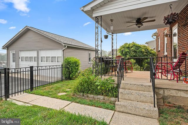 24 SYCAMORE ST, Hellertown, PA 18055