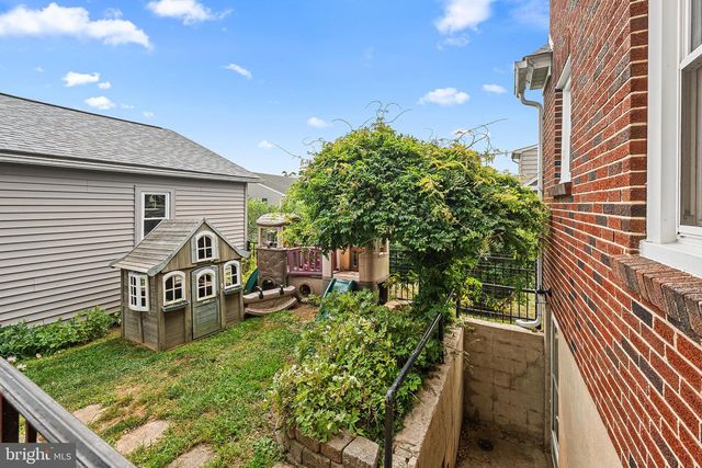 24 SYCAMORE ST, Hellertown, PA 18055