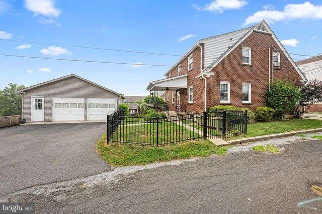 24 SYCAMORE ST, Hellertown, PA 18055