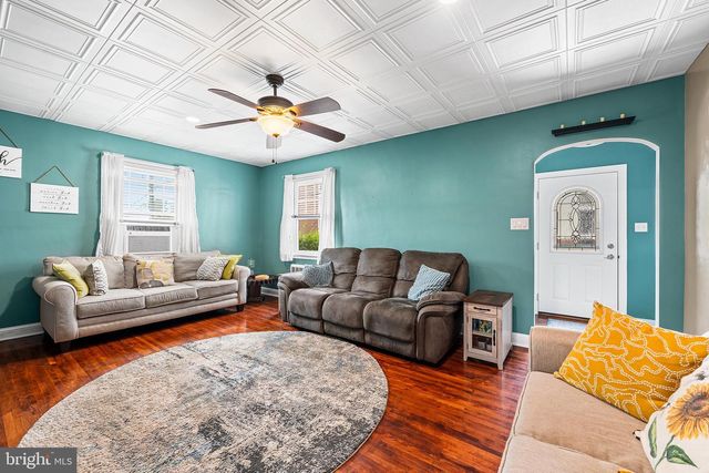 24 SYCAMORE ST, Hellertown, PA 18055