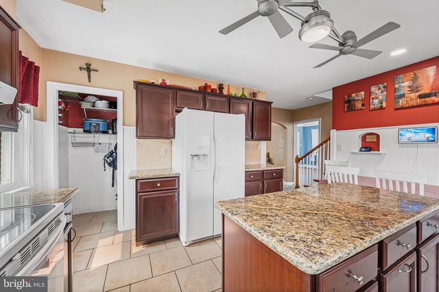 24 SYCAMORE ST, Hellertown, PA 18055