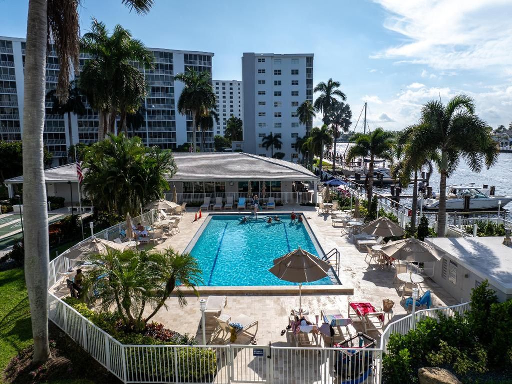 Image 7 of property listing at 3300 S Ocean Boulevard 618-C, Highland Beach, FL 33487