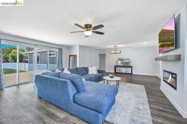 1601 Apricot Way, Brentwood, CA 94513