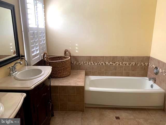 17 RANDOLPH CT, Newtown, PA 18940