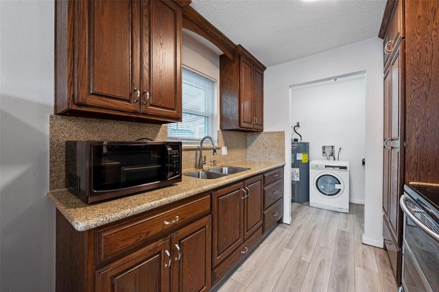 910 Judiway Street, Houston, TX 77018