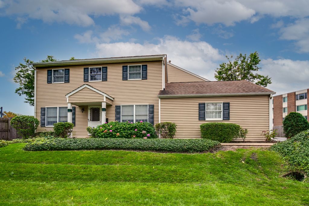 134 W WOOD Street 134, Palatine, IL 60067