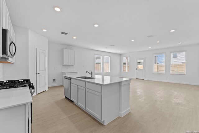 9423 Dassler Springs, Converse, TX 78109