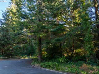 9th St Ne 7-10, Bandon, OR 97411