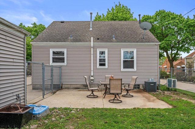 320 W Van Norman AVENUE, Milwaukee, WI 53207