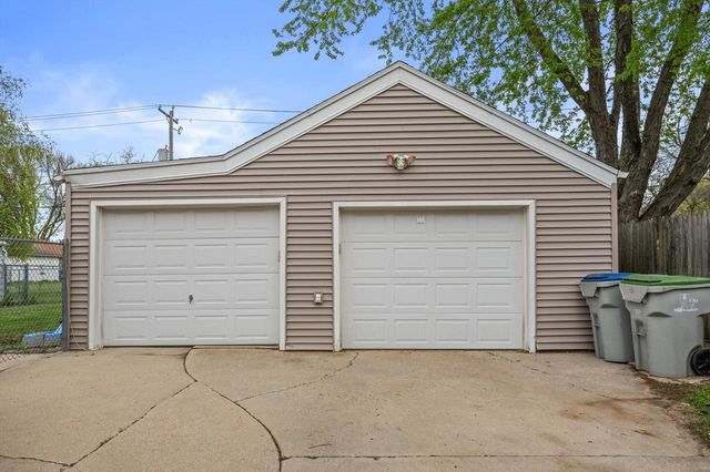 320 W Van Norman AVENUE, Milwaukee, WI 53207