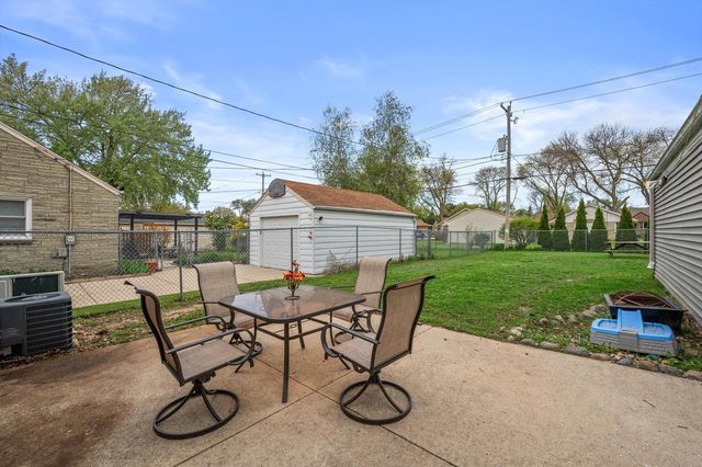 320 W Van Norman AVENUE, Milwaukee, WI 53207