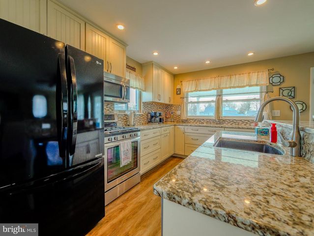 708 JAMES CIR, Swarthmore, PA 19081