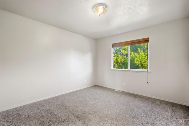 1209 Gold Creek Dr, Caldwell, ID 83607