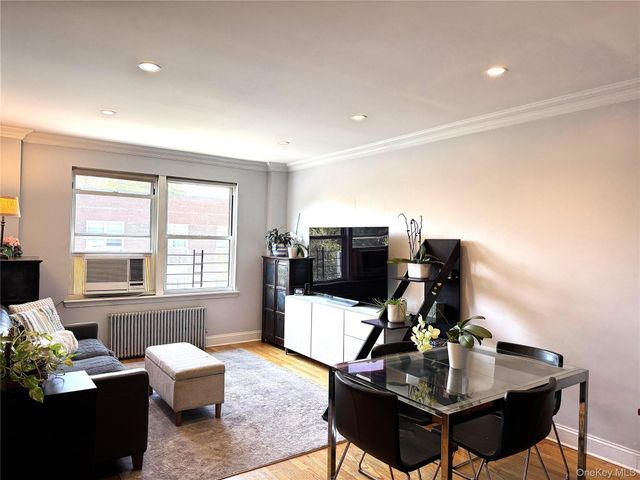 141-02 78th Road 3K, Flushing, NY 11367