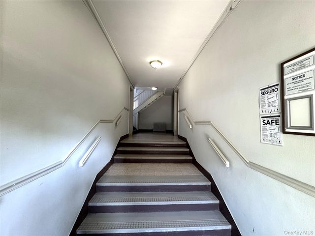 141-02 78th Road 3K, Flushing, NY 11367