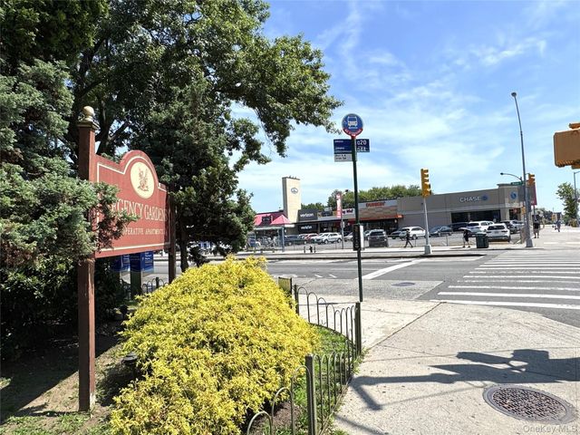 141-02 78th Road 3K, Flushing, NY 11367