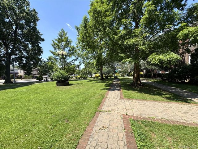 141-02 78th Road 3K, Flushing, NY 11367