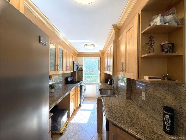 141-02 78th Road 3K, Flushing, NY 11367