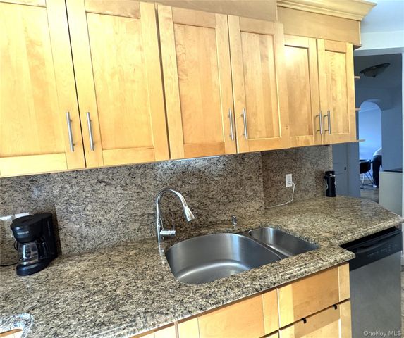 141-02 78th Road 3K, Flushing, NY 11367