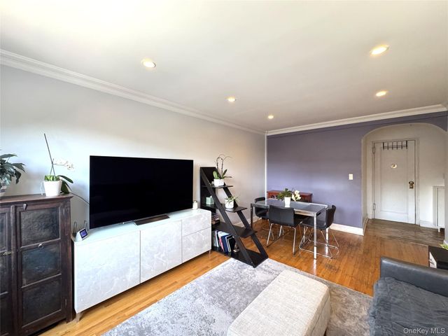 141-02 78th Road 3K, Flushing, NY 11367