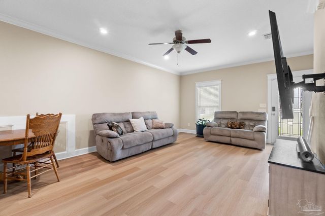 5740 Blackhorse Cir, Pensacola, FL 32526