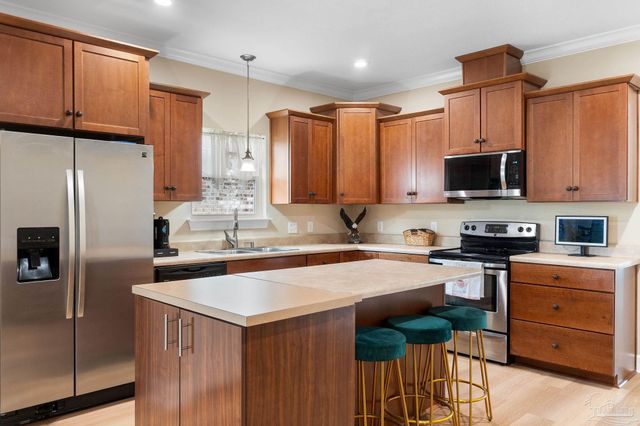 5740 Blackhorse Cir, Pensacola, FL 32526