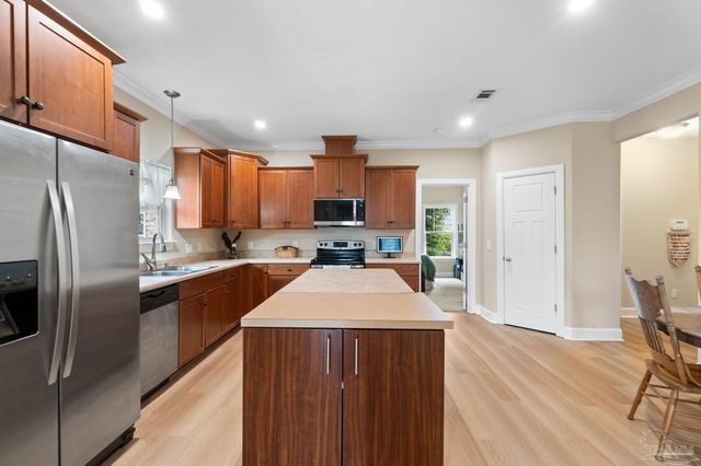 5740 Blackhorse Cir, Pensacola, FL 32526