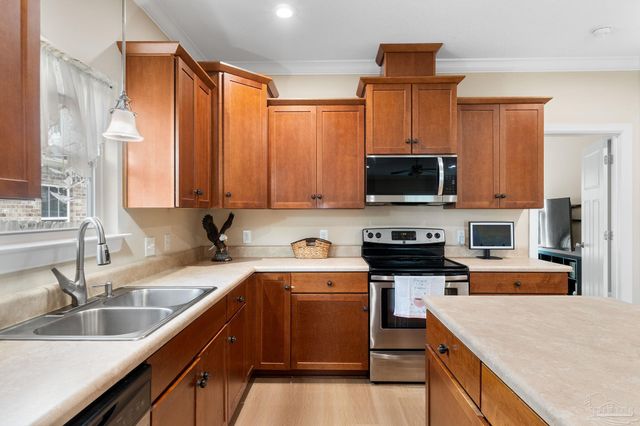 5740 Blackhorse Cir, Pensacola, FL 32526