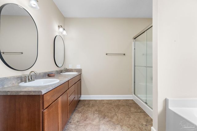 5740 Blackhorse Cir, Pensacola, FL 32526