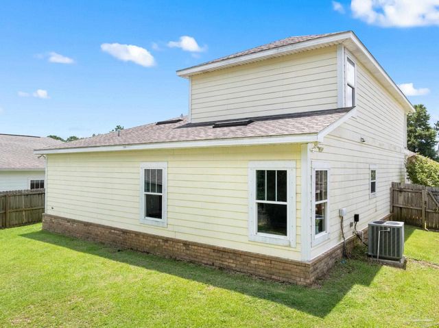 5740 Blackhorse Cir, Pensacola, FL 32526