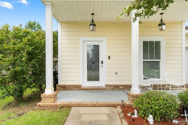 5740 Blackhorse Cir, Pensacola, FL 32526