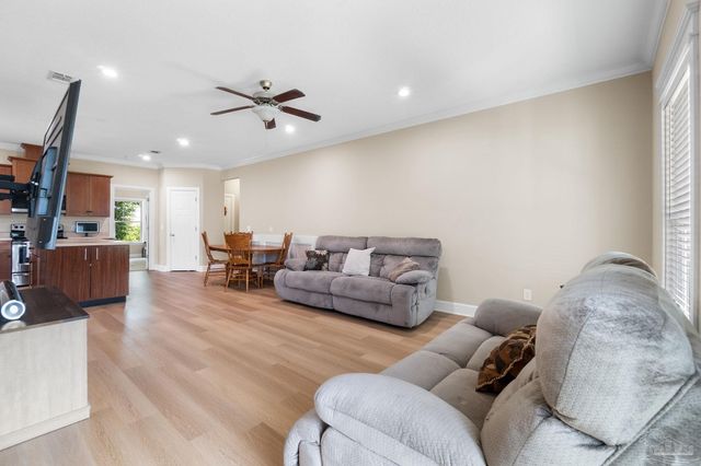 5740 Blackhorse Cir, Pensacola, FL 32526