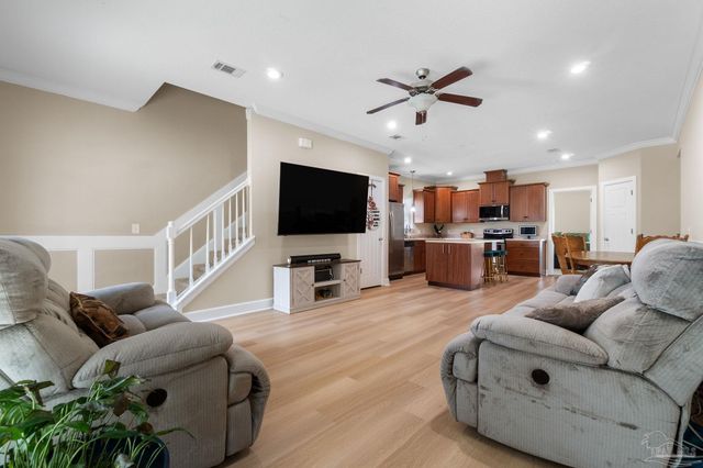 5740 Blackhorse Cir, Pensacola, FL 32526