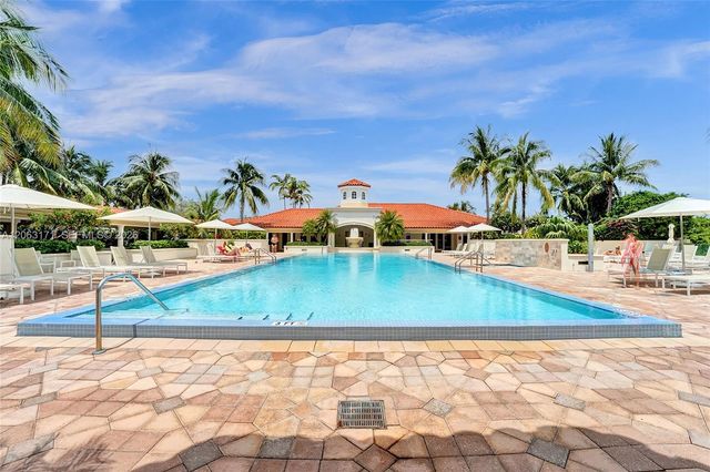 19900 E Country Club Dr TS16, Aventura, FL 33180