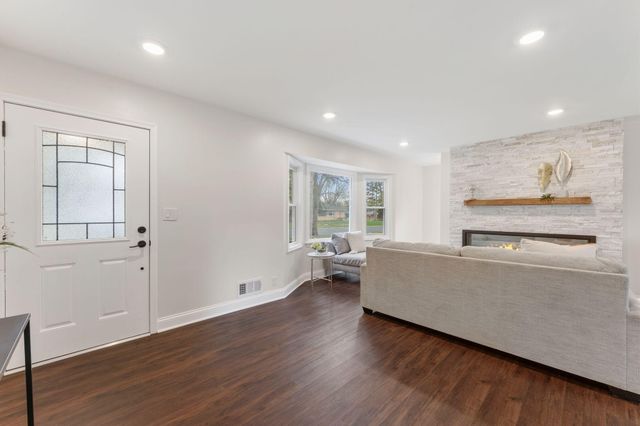 8618 Chicago Avenue S, Bloomington, MN 55420