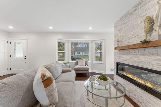 8618 Chicago Avenue S, Bloomington, MN 55420