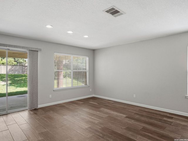 6605 Wood Bench, Live Oak, TX 78233