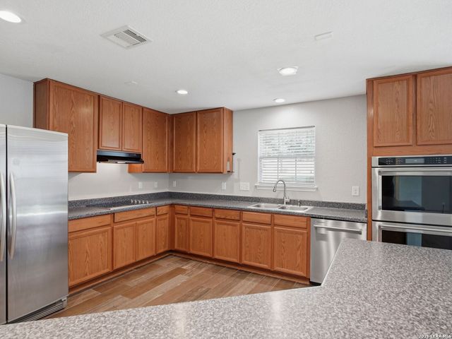 6605 Wood Bench, Live Oak, TX 78233